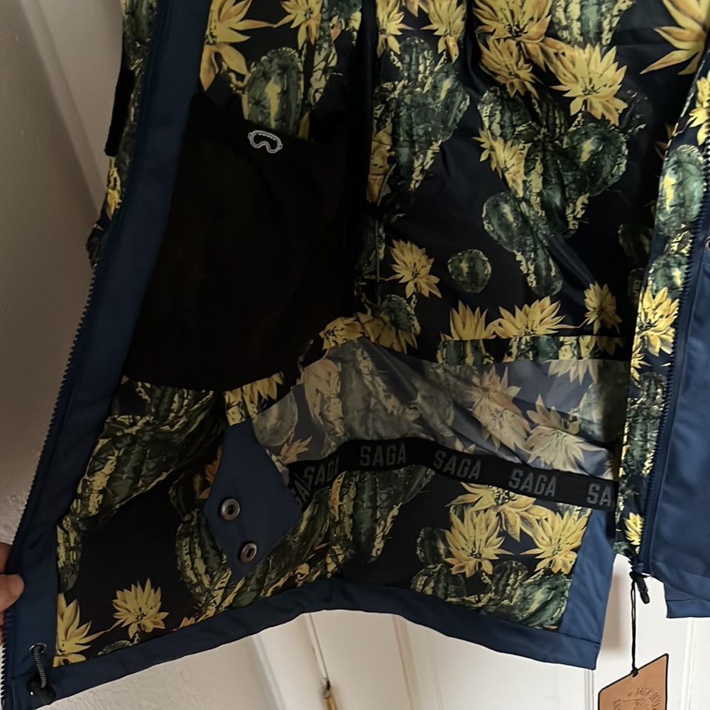 SAGA Outerwear Co. Rouge Jacket - Picture 7 of 7